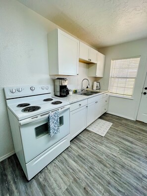 Mikroaaltouuni, uuni, liesi, astianpesukone