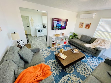 TV. Cozy 1-bedroom apartment in charming Portales.