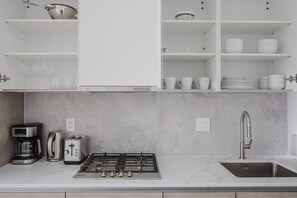 Fridge, microwave, oven, stovetop - Blueground | Upper East Side, AC & w/d, nr park (Uptown)