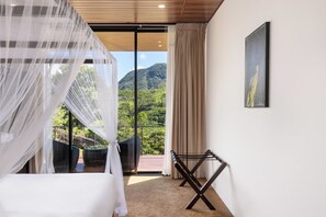 Dobbeltrom, balkong, fjellutsikt | Safe på rommet, ekstrasenger (mot et tillegg) og wi-fi (inkludert)