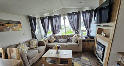 Heidi 2 Bed Robin hood