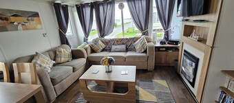 Heidi 2 Bed Robin hood