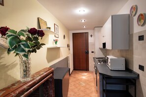 Fridge, microwave, oven, stovetop - Cozy Pietrasanta central apartment with Loft (Pietrasanta)