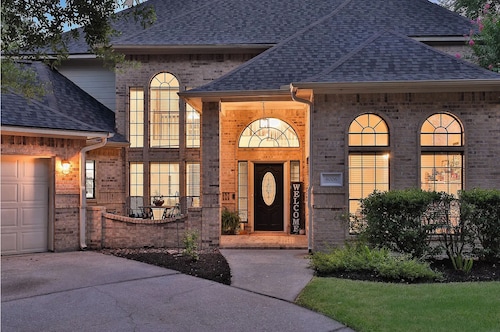 Gorgeous House on Golf Course with AC, WiFi, High Ceilings, Big Windows