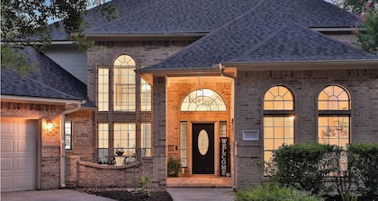 Gorgeous House on Golf Course with AC, WiFi, High Ceilings, Big Windows