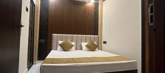 Om Nilay Paying Guest House By GRB