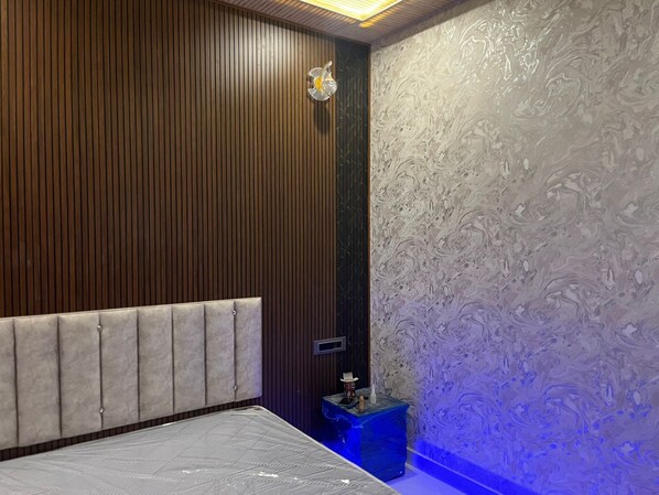 Soundproofing, free WiFi