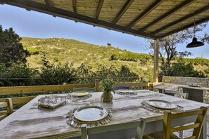 Outdoor dining - APPARTAMENTI DEL SOLE - CASA DELLE MIMOSE (Campo nell'Elba)