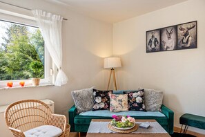 TV, stereo - Holiday Home 'Konrad' with Private Terrace and Wi-Fi (Goldlauter-Heidersbach)