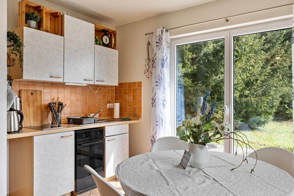 Fridge, stovetop, coffee/tea maker, electric kettle