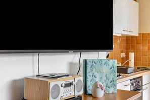 Fridge, stovetop, coffee/tea maker, electric kettle