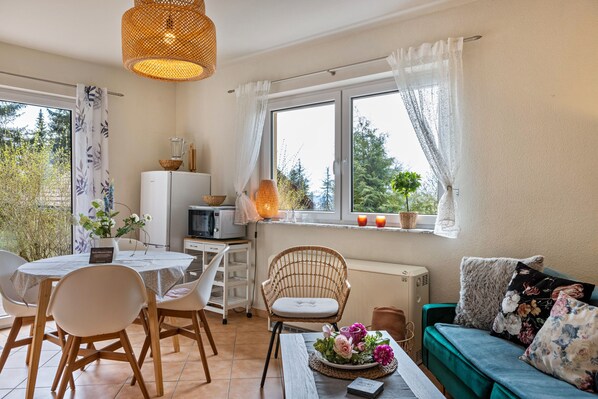 TV, stereo - Holiday Home 'Konrad' with Private Terrace and Wi-Fi (Goldlauter-Heidersbach)