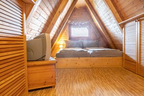 2 室のベッドルーム、WiFi (無料)、ベッドシーツ