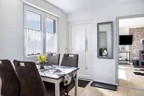 Dining - Holiday Home 'Anna' with Private Terrace and Wi-Fi (Goldlauter-Heidersbach)