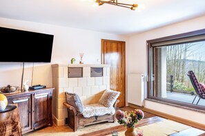 TV, stereo - Holiday Home 'Selma' with Private Terrace, Balcony and Wi-Fi (Goldlauter-Heidersbach)