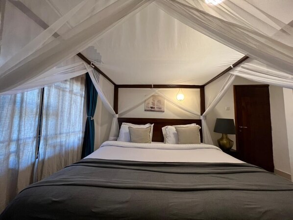 2 bedrooms, in-room safe, iron/ironing board, bed sheets