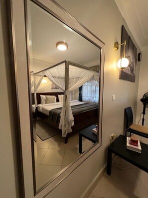2 bedrooms, in-room safe, iron/ironing board, bed sheets