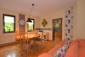 Interior - Apartment 'Erna' with Private Terrace, Private Garden and Wi-Fi (Kurort Steinbach-Hallenberg)