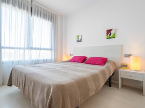 2 bedrooms, iron/ironing board, Internet, bed sheets