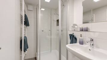 Shower, hair dryer, towels