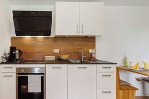 Køleskab, ovn, kogeplade, opvaskemaskine