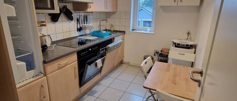 冰箱、微波炉、烤箱、炉灶