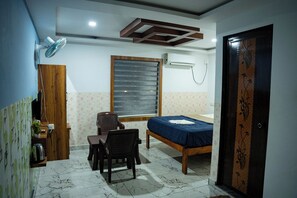 Comfort Room | Free WiFi