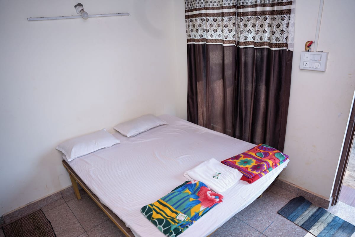 Club Room | 1 bedroom, free WiFi
