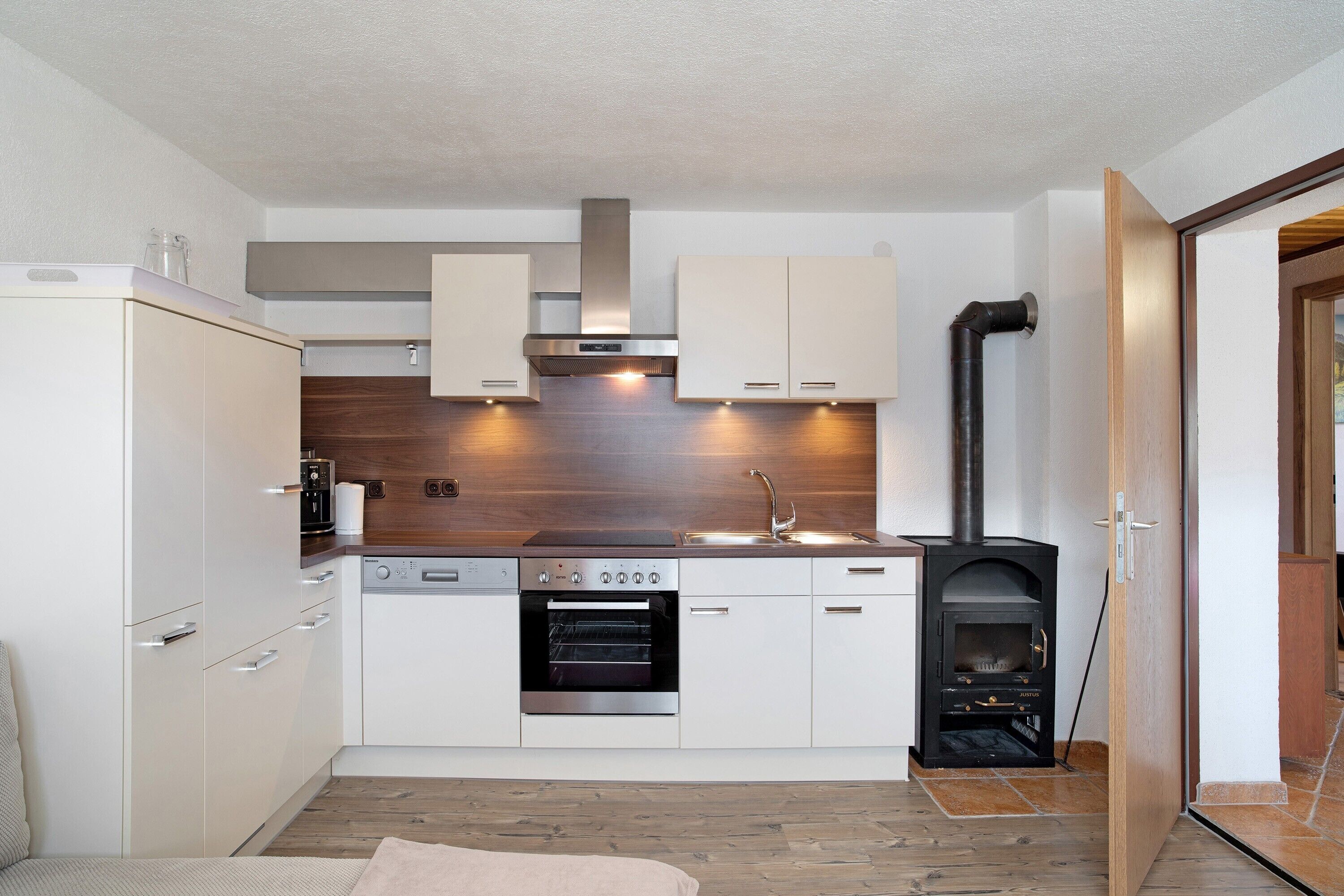 雪櫃、微波爐、焗爐、爐具