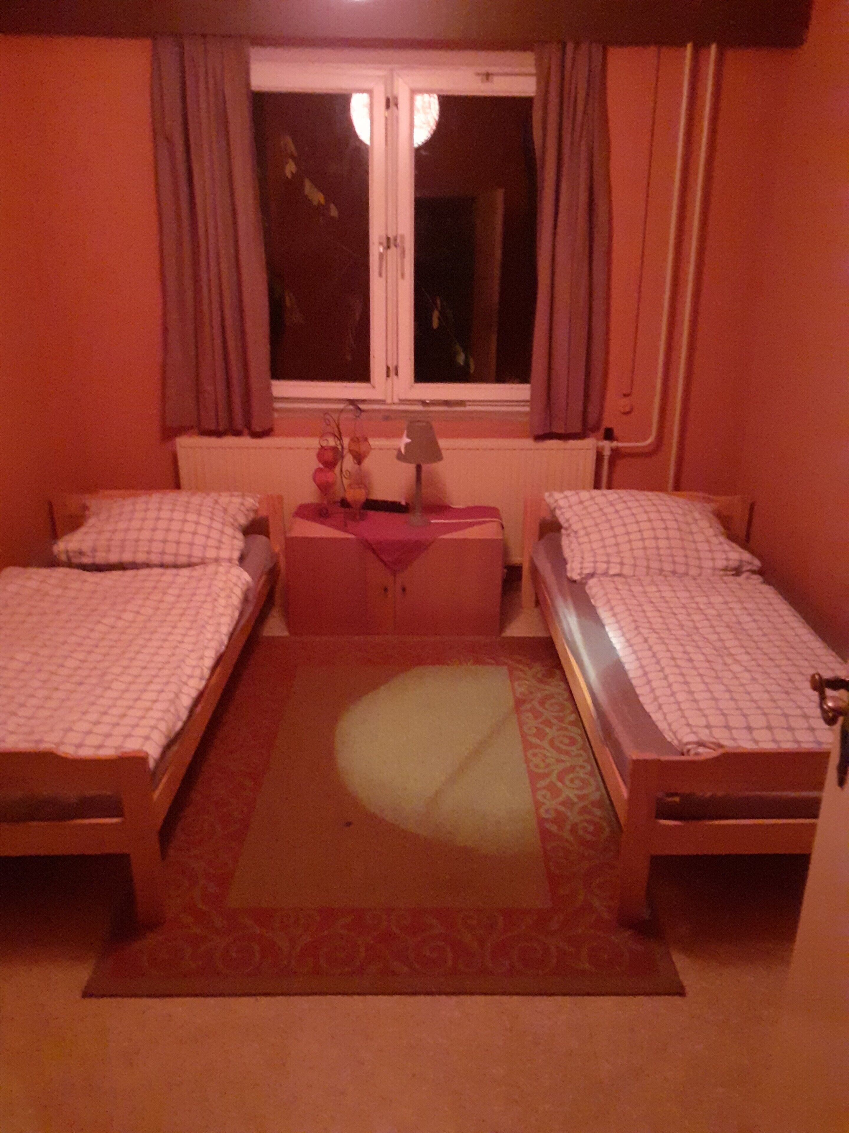 4 bedrooms, bed sheets