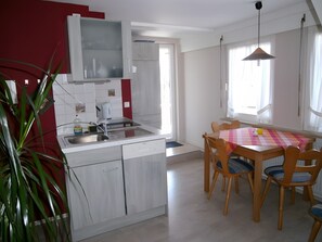 Frigorifero, forno, piano cottura, lavastoviglie