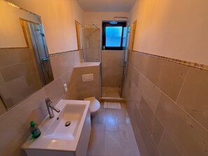 Shower, towels