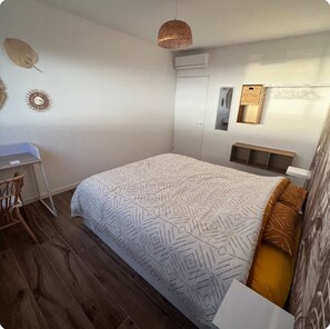 2 bedrooms, iron/ironing board, WiFi, bed sheets