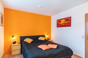 1 dormitorio, tabla de planchar con plancha, wifi gratis y ropa de cama