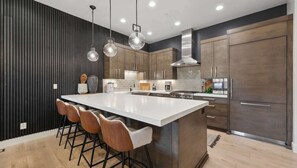 冷蔵庫、電子レンジ、コーヒー / ティーメーカー