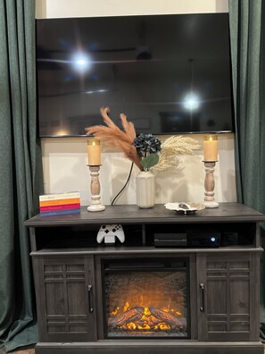 Interior - Charming Garten Haus  1-bedroom guest house in wonderful Sierra Vista with WIFI (Sierra Vista)