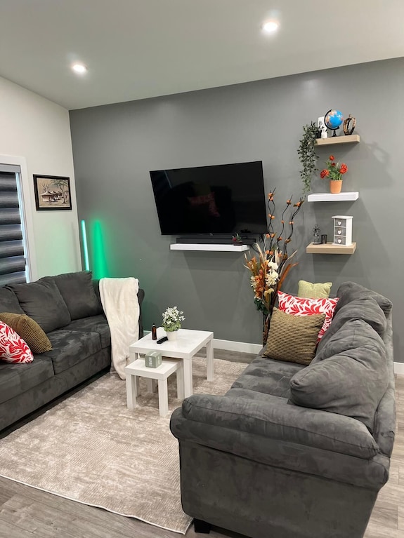 Upper Suite Family Haven - 6 Minutes Drive From The Airport, Close To Everything - Winnipeg