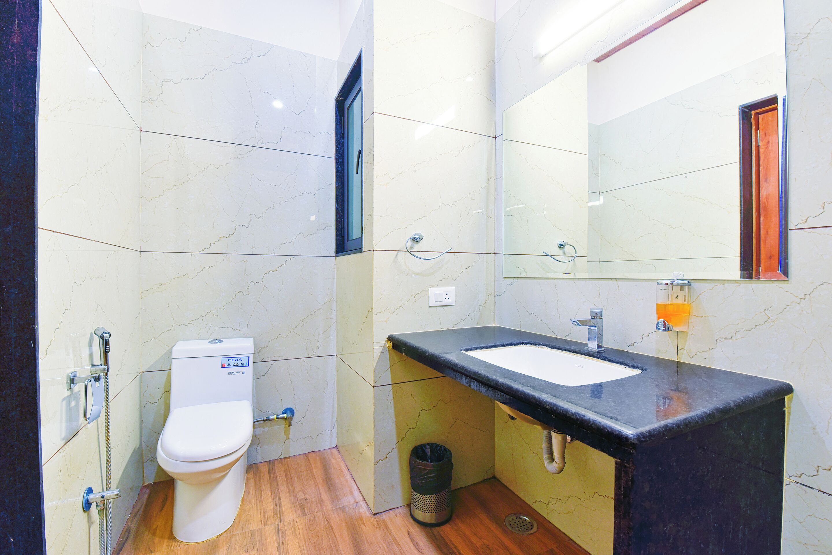 Luxury Double Room | Bathroom | Shower, free toiletries, towels, soap