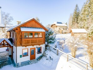 Exterior - Cosy holiday home with terrace near ski resorts (Mariapfarr)
