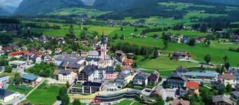 Cozy apartment with balcony near ski resorts