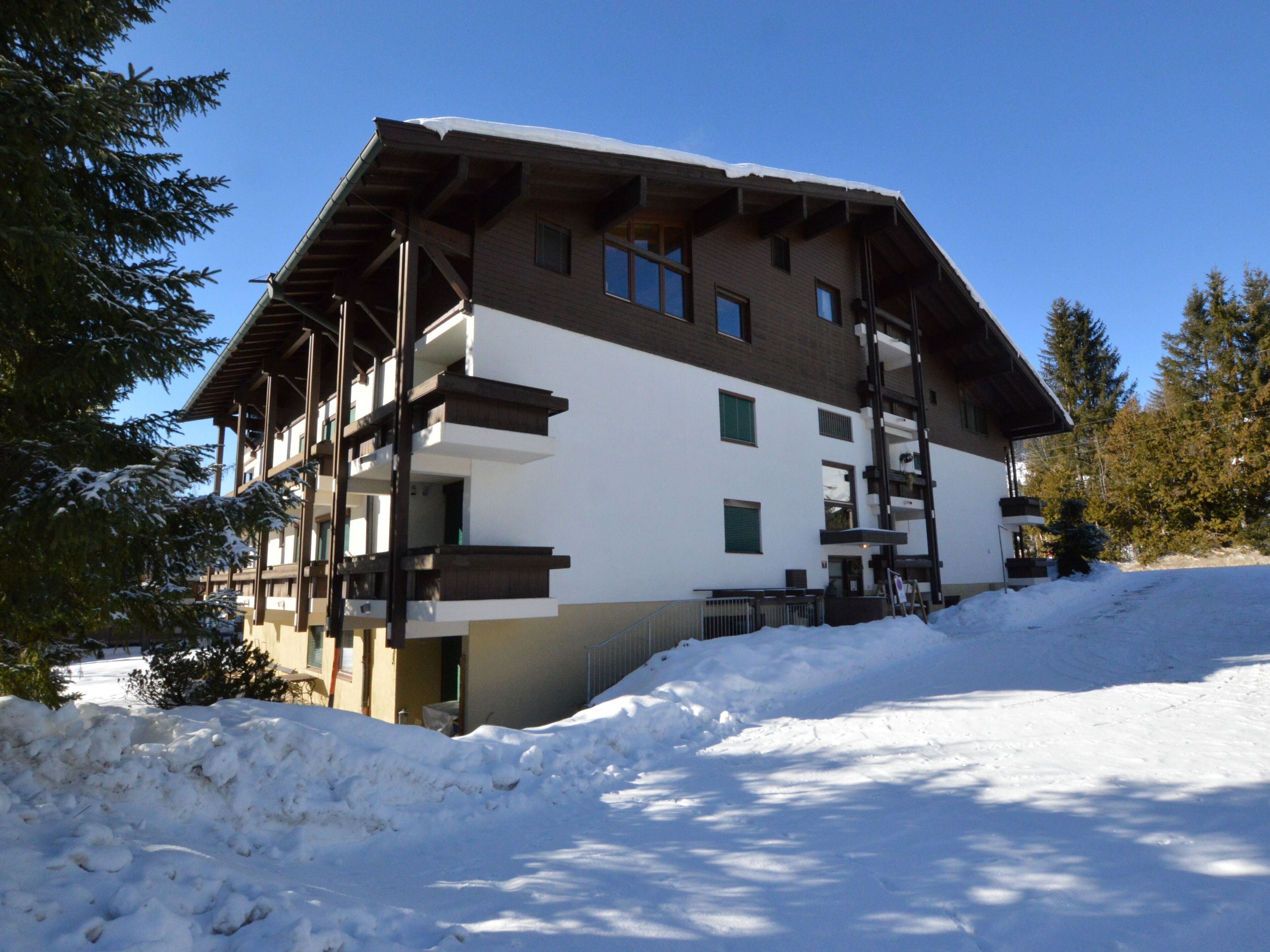 Außenseite Ferienhaus [Winter]