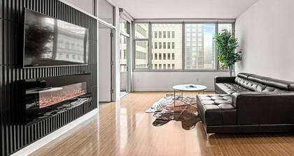 Modern Downtown Dallas City View High-Rise, Free Parking, Balcony, Pool, Gym