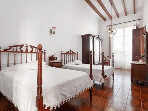 2 soverom, strykejern/-brett, internettilgang og sengetøy