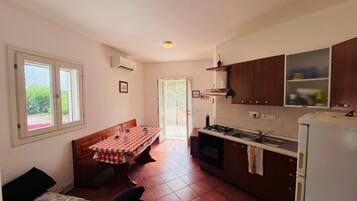 Kühlschrank, Mikrowelle, Ofen