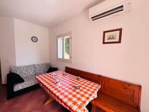 Dining - Casa Solana al Cavo meters from the sea (Cavo)