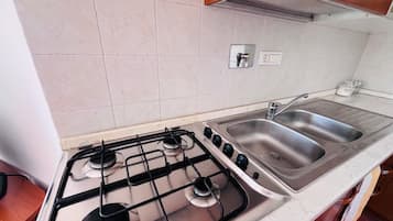 Réfrigérateur, micro-ondes, four