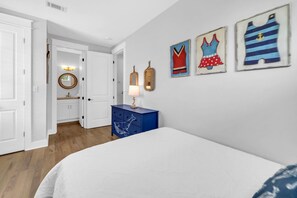 4 Schlafzimmer, Schreibtisch, Bügeleisen/Bügelbrett, Reisekinderbett