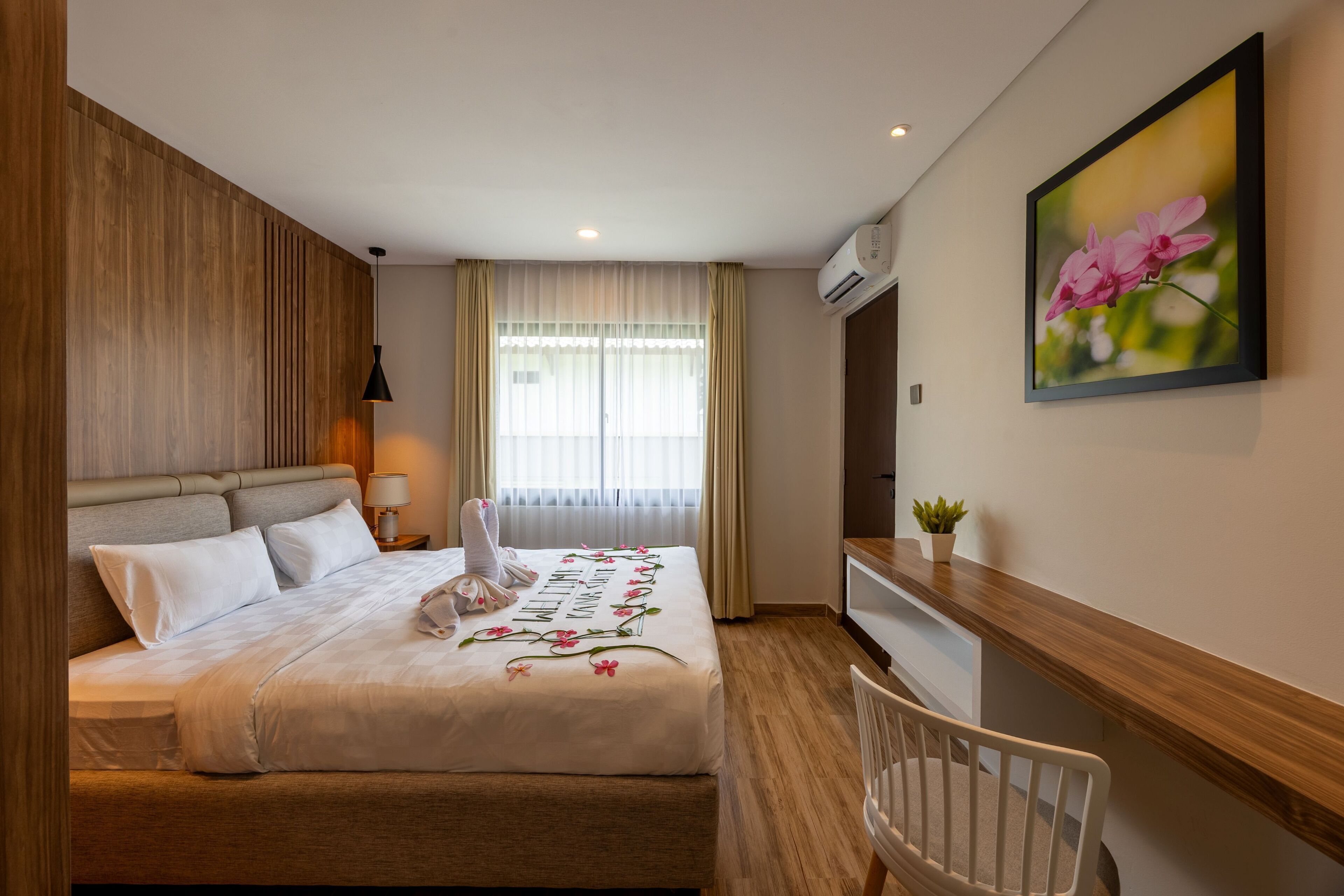 Deluxe Room, Balcony, Garden View | Minibar, free WiFi