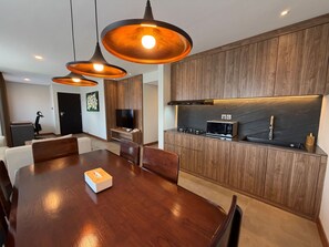 Suite, 2 Bedrooms, Garden View | Private kitchen | Fridge, stovetop, electric kettle, cookware/dishes/utensils