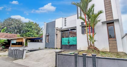 Hotel O Purwokerto Near Alun Alun Purwokerto Formerly Guest House Rania